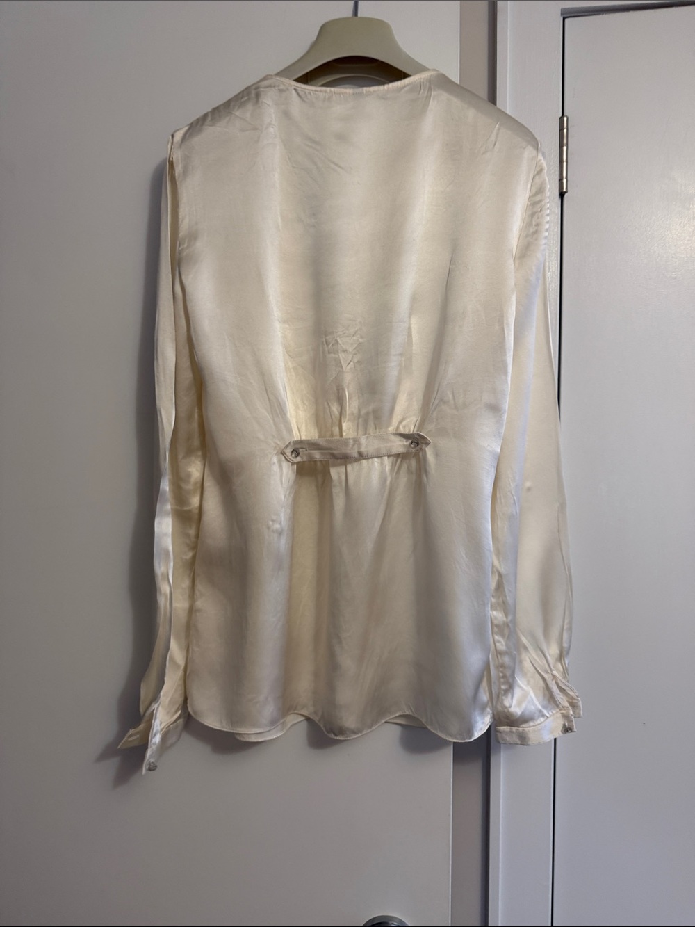 Tahari Cream Silk Blouse with V-Neck long sleeve women blouse Detail size S - Picture 6 of 7